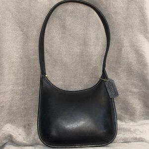 Coach Vintage Ergo Mini Zip Black Leather Shoulder Bag 9020 EUC
